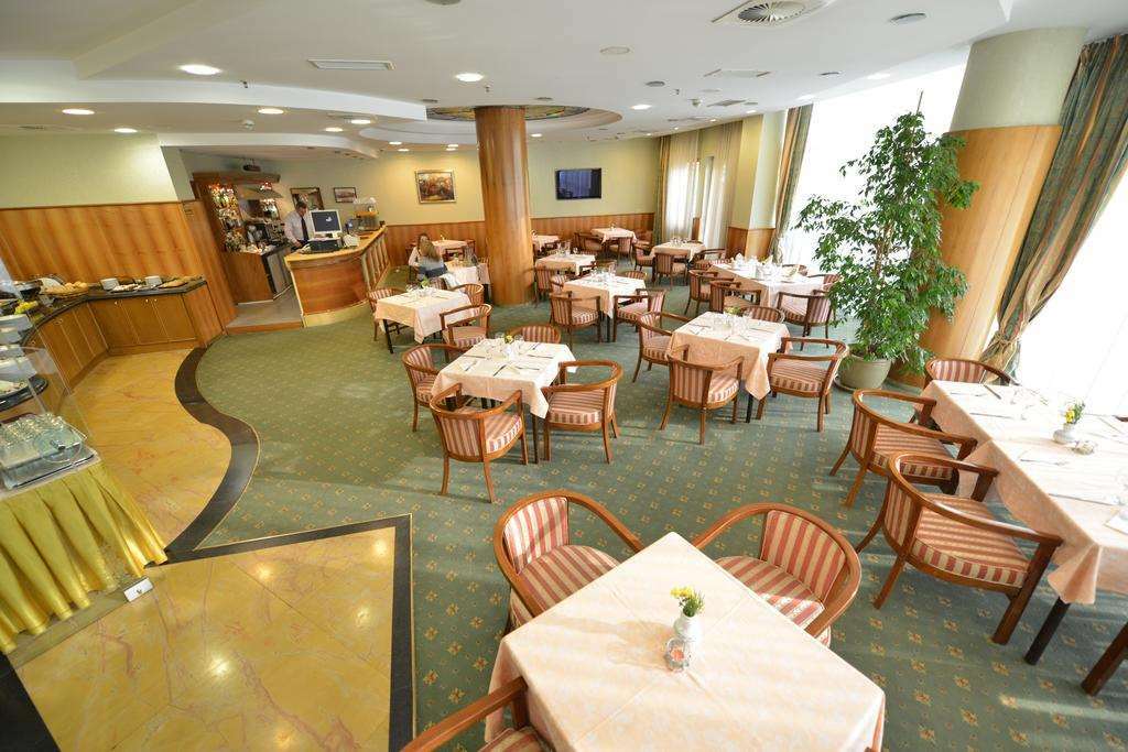 Hotel Karpos Skopje Restauracja zdjęcie